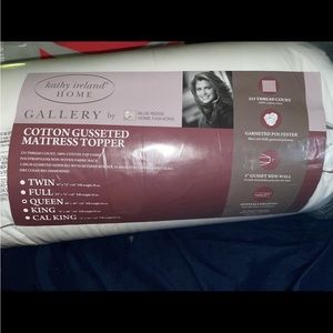 Queen mattress topper